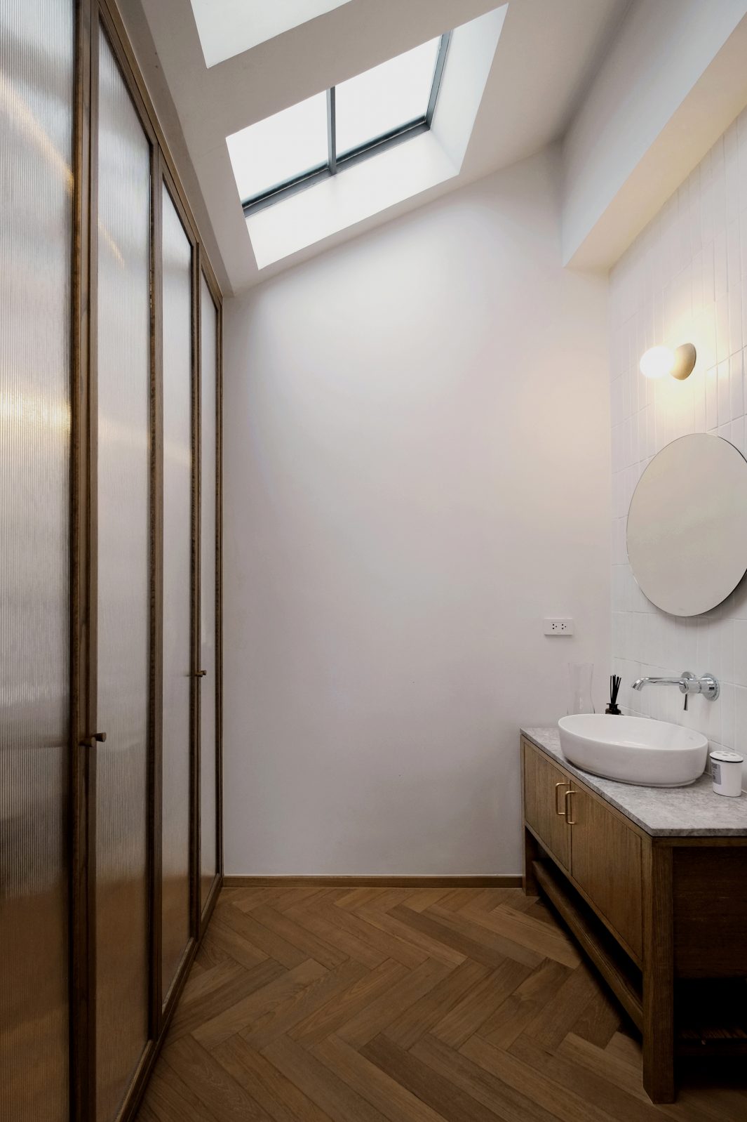 รีโนเวตทาวน์เฮ้าส์ อายุ 10 ปีให้อุ่นละมุนปนดิบเท่สไตล์อินดัสเทรียล-14