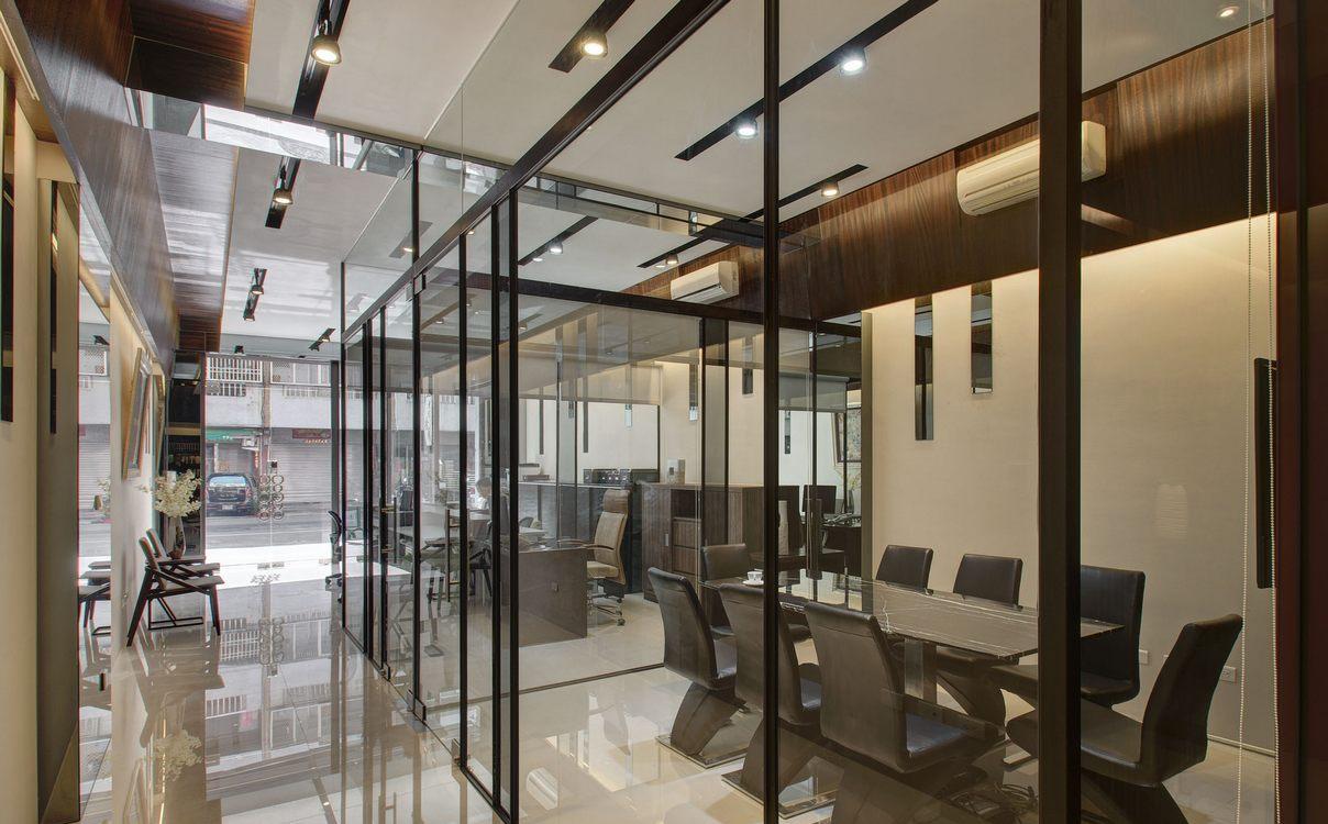 林奇锋设计丨穿透时尚律师事务所，玻璃隔间打造通透空间-0