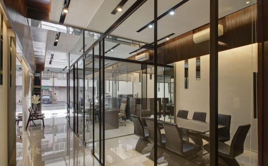 林奇锋设计丨穿透时尚律师事务所,玻璃隔间打造通透空间-0