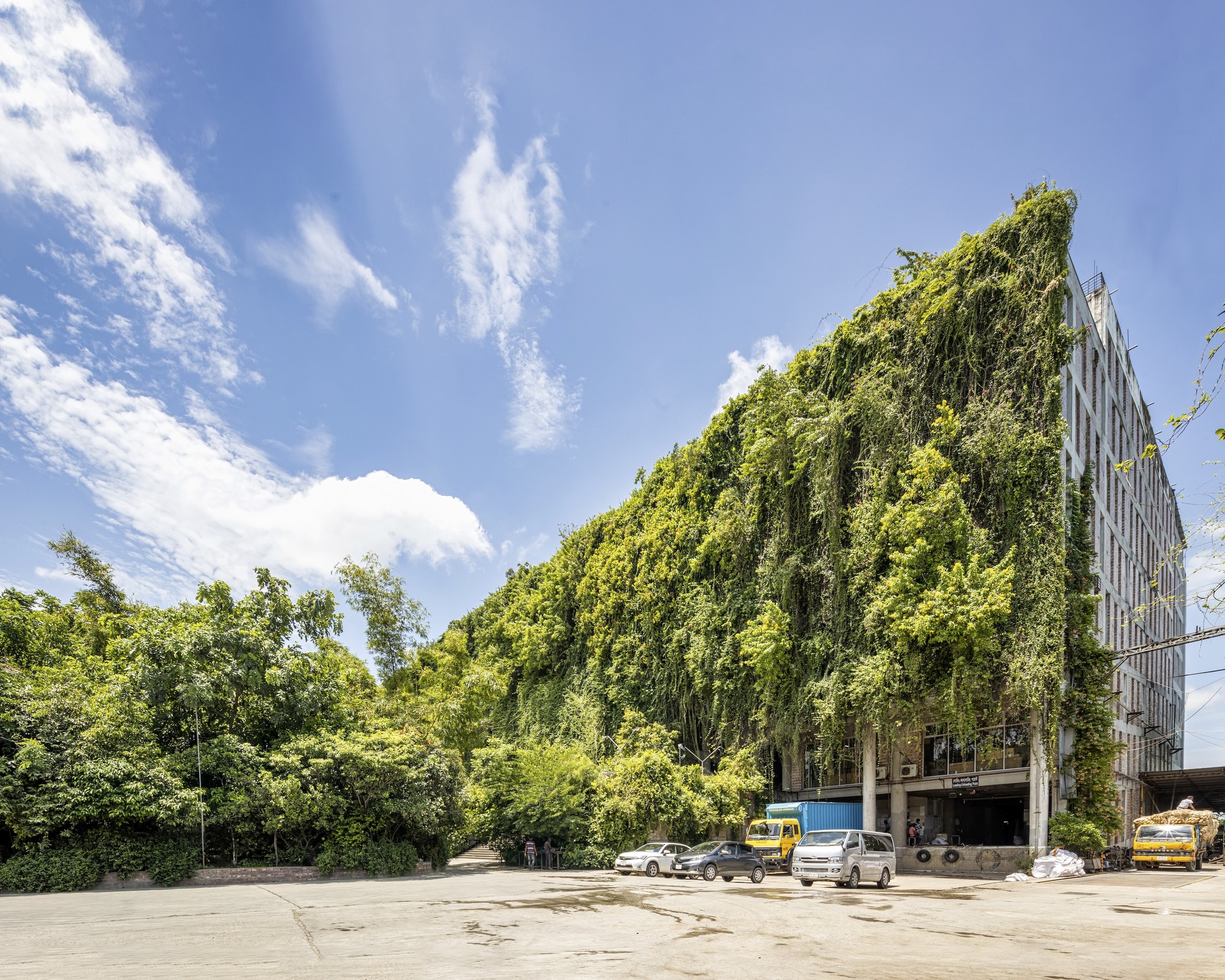 Green Field of Karupannya Rangpur Factory / Nakshabid Architects-34