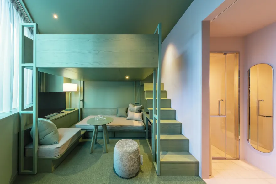 翻身酒店;如果Toggle在此处不为人熟知义项,也可能是意有所指的特定名称,可直译为托格尔酒店 但严格按你需求的唯一性来说,因缺乏语境难以得到百分百准确的答案,若可提供更多原文语境,我将给出更精准翻译 丨日本东京丨Klein Dytham architecture-9