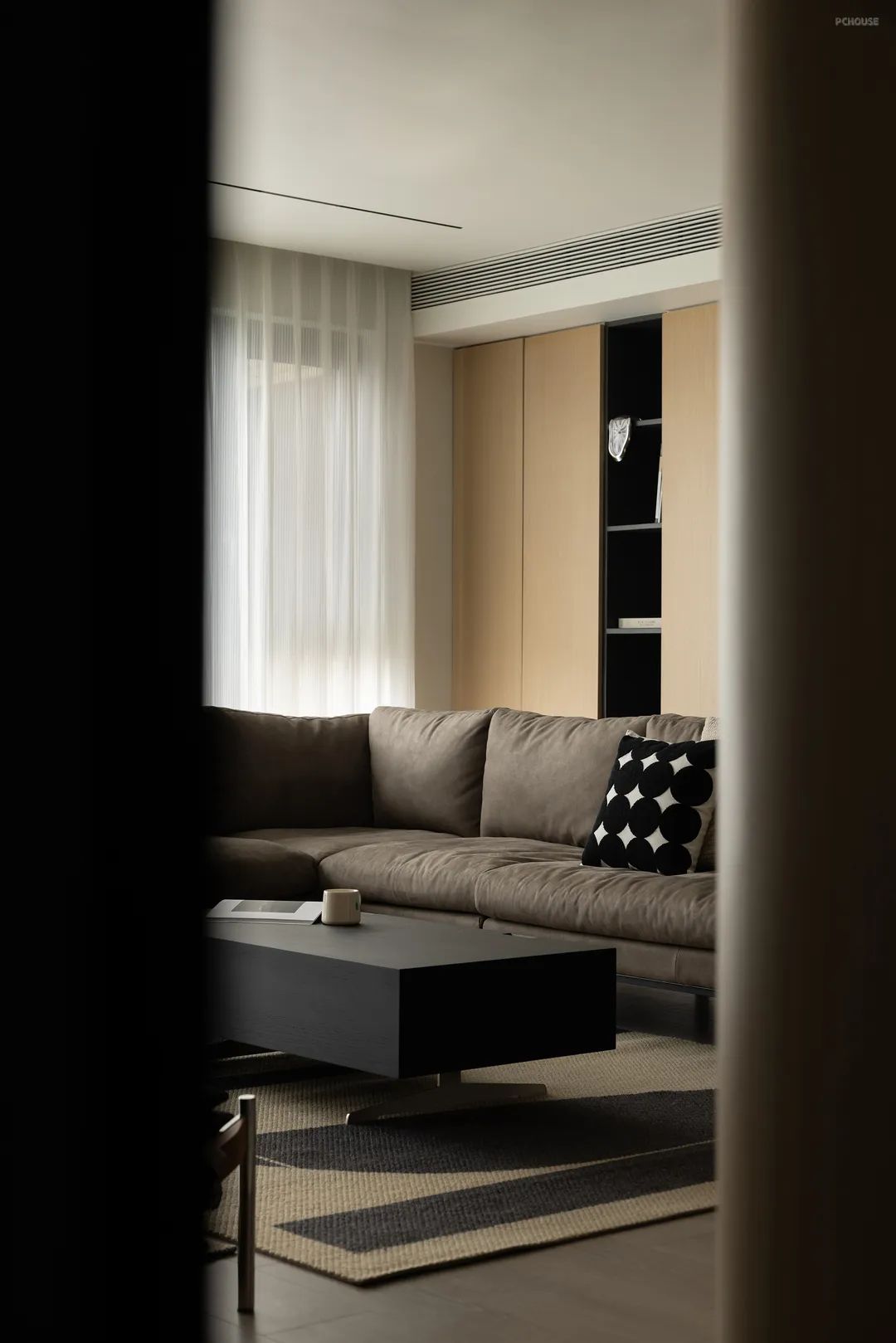 有娃家庭的现代极简风格设计-32