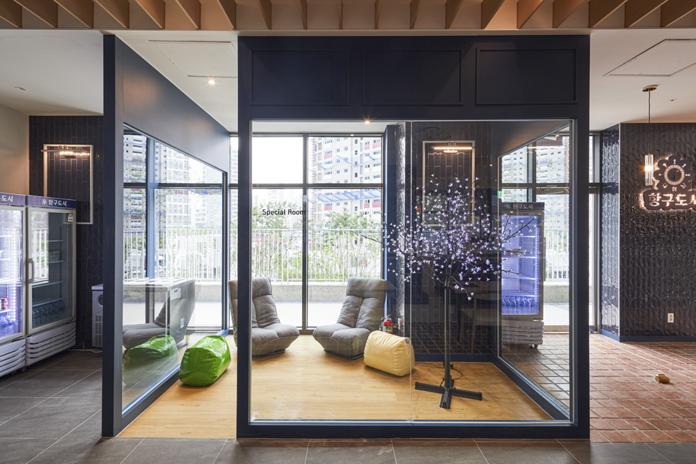 现代简约的海鲜烧烤店设计-17