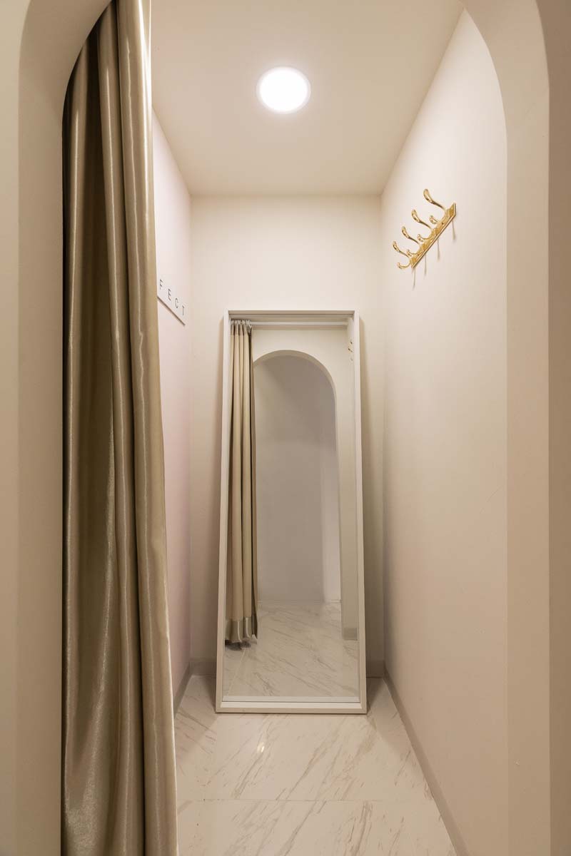 40 平 INS 情感共享校服店设计-21