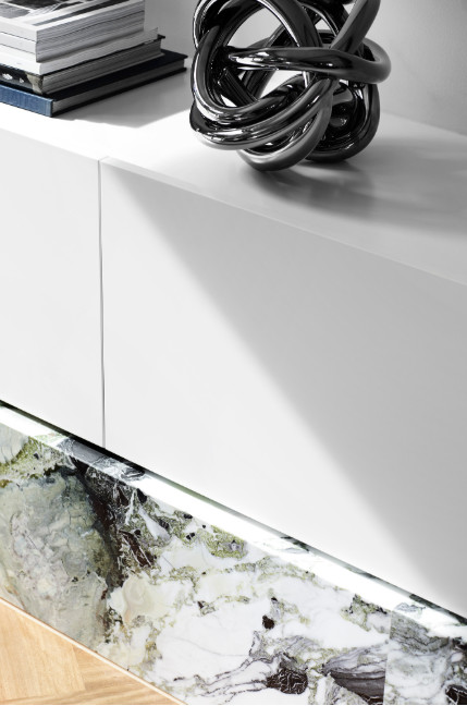 金色的;金黄色的;金的;金制的-94