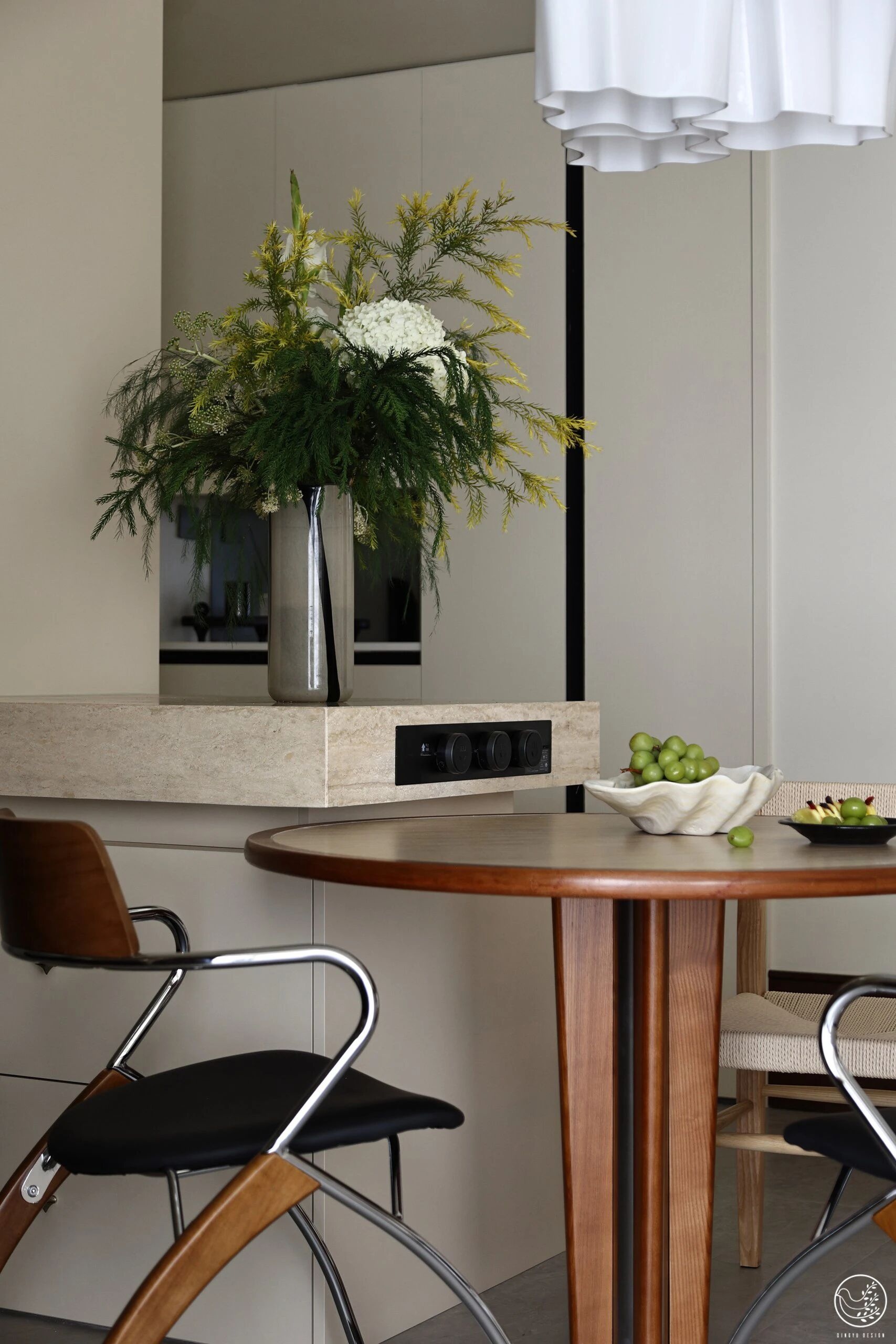 复古且时髦，在松弛与精致之间游刃有余-33