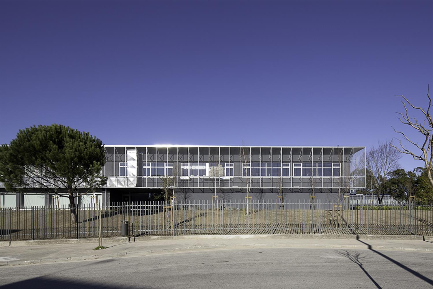 葡萄牙 Lousada 市立中学 | 环保与科技融合的现代教育空间-1