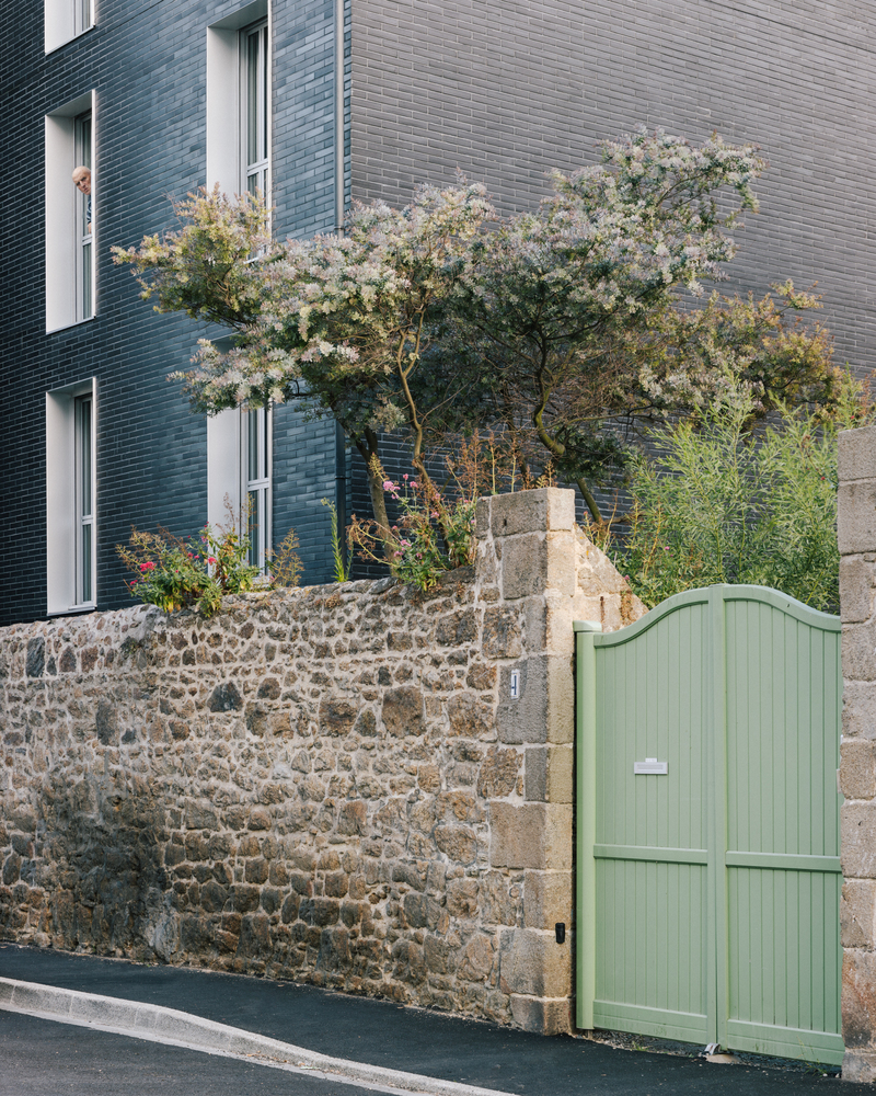 圣马洛港口边的现代马洛式建筑-40