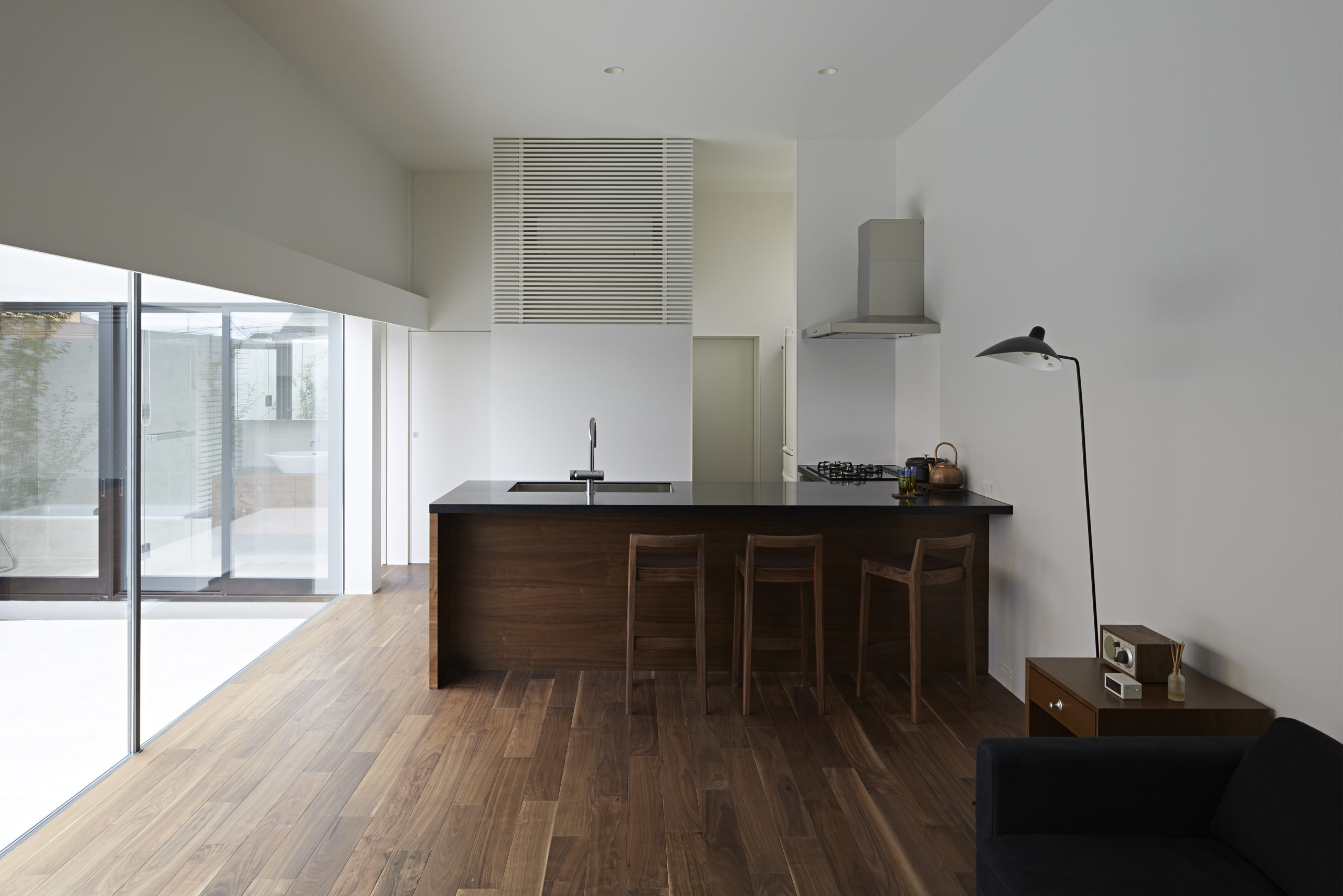 garage house with morning light courtyard | Genki Tsubasa Architects and Associates-8