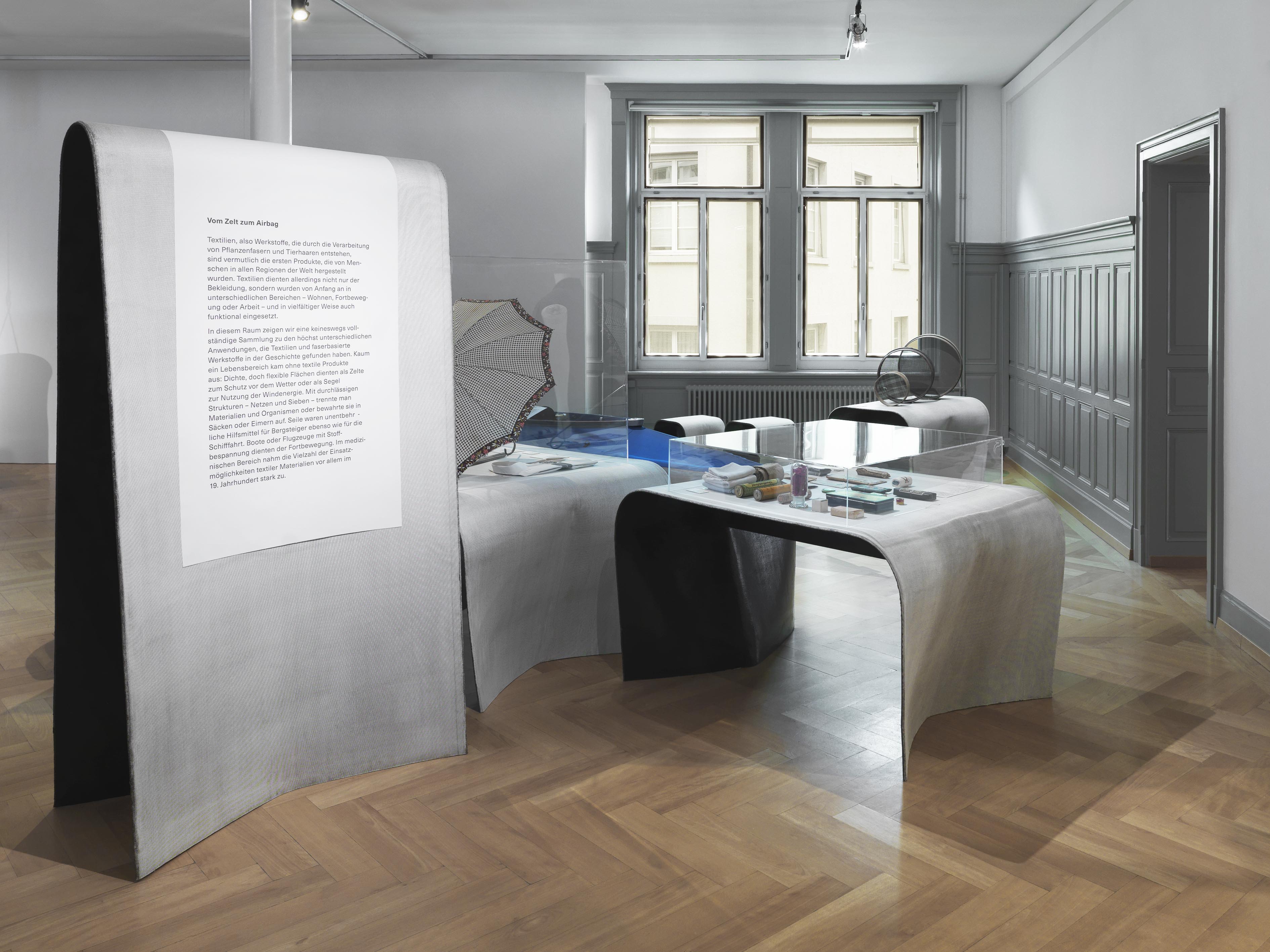 僵硬的;生硬的;呆板的;艰难的;费劲的;僵硬;生硬-29