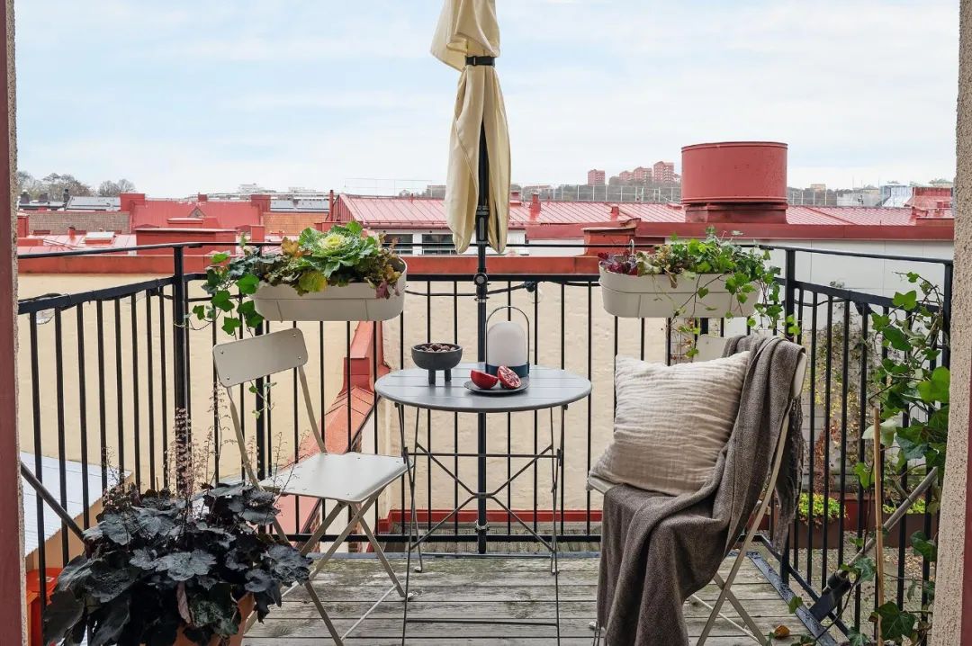 L 型布局厨房搭配小露台的家-26