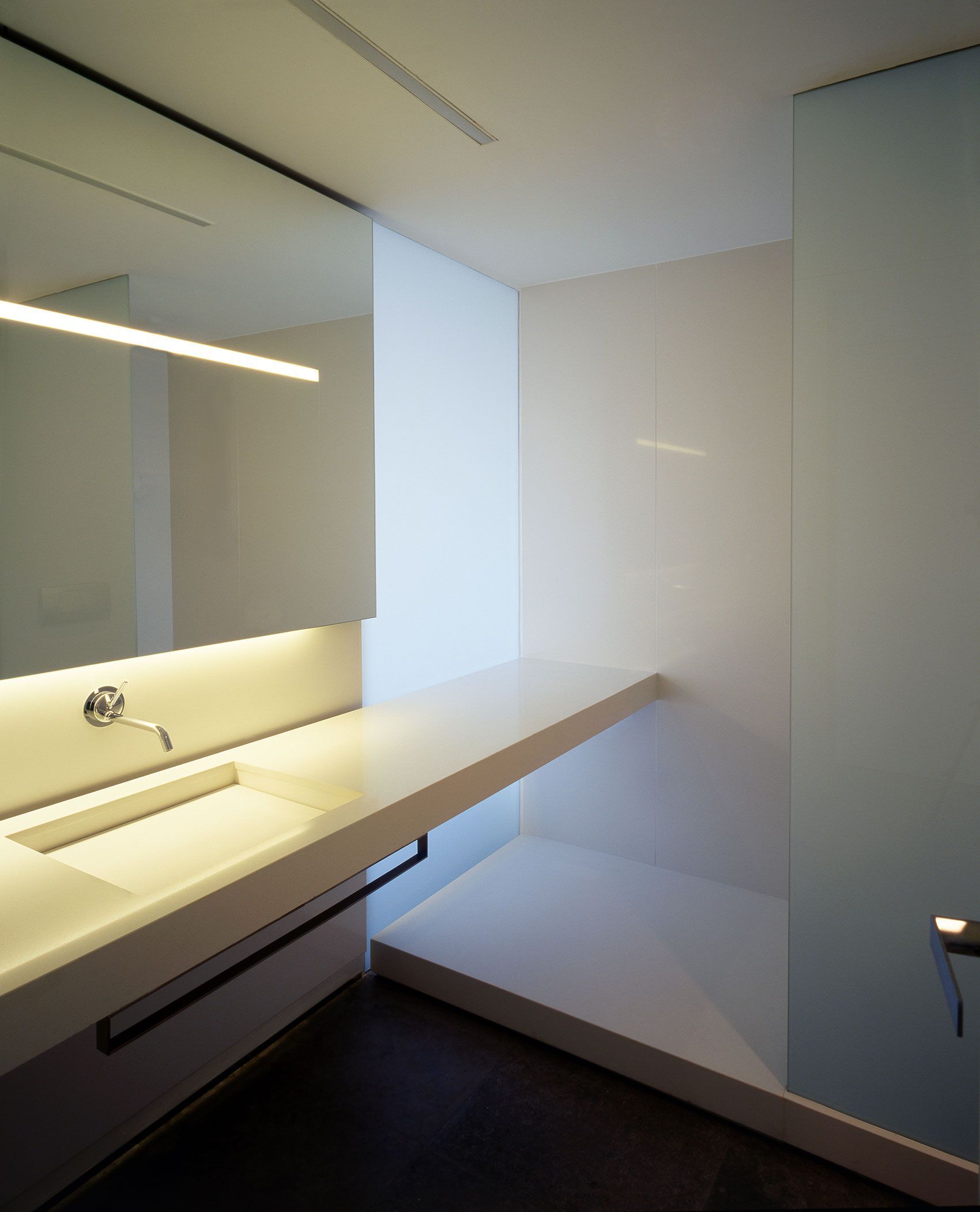 巴伦西亚翻新顶层公寓，现代风格与实用性的完美结合-15