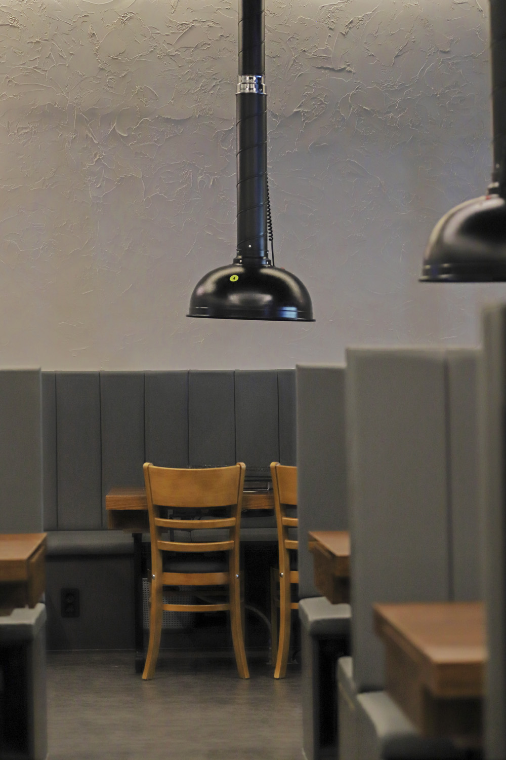 高级黑的 50 平米公寓，现代极简风格的典范-12