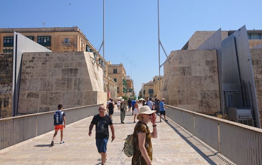 马耳他瓦莱塔城市更新项目(含城门,议会大楼,露天剧院)丨瑞士瓦莱丨以意大利建筑师伦佐·皮亚诺为首的团队-22