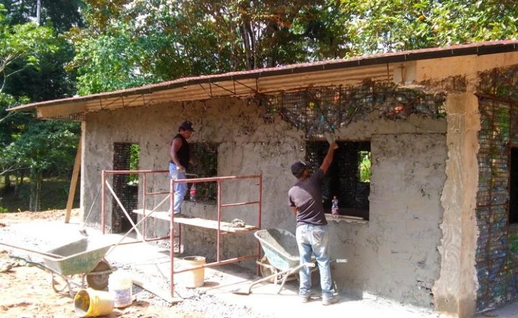 罗伯特·贝佐塑料瓶村庄-22