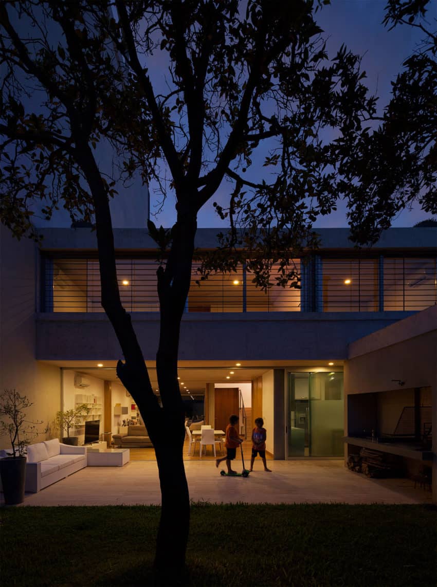 Pedro Livni & Karin Bia Work Together to Create an Urban Home in Montevideo, Uruguay-9