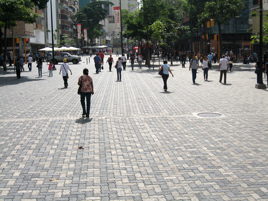 委内瑞拉加拉加斯萨瓦纳格兰德大道路面及排水工程丨enlacearquitectura-53