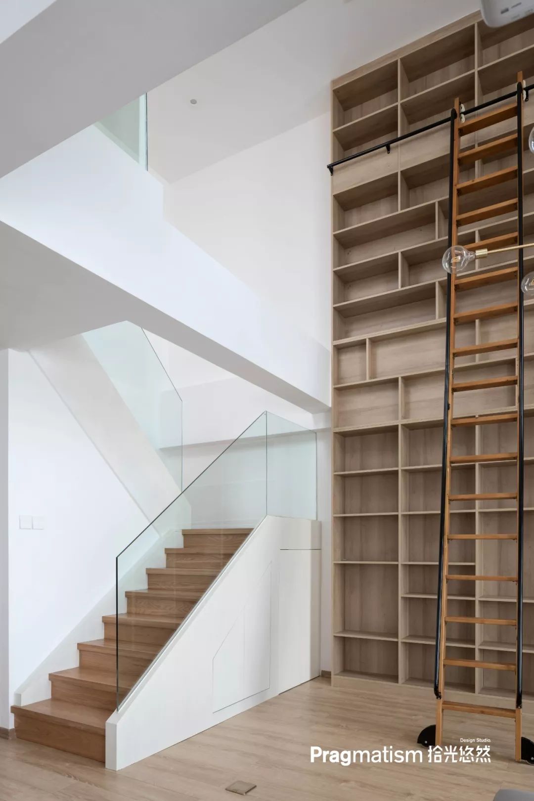 成都 300 平米跃层私宅设计，功能强大且明亮简洁-59