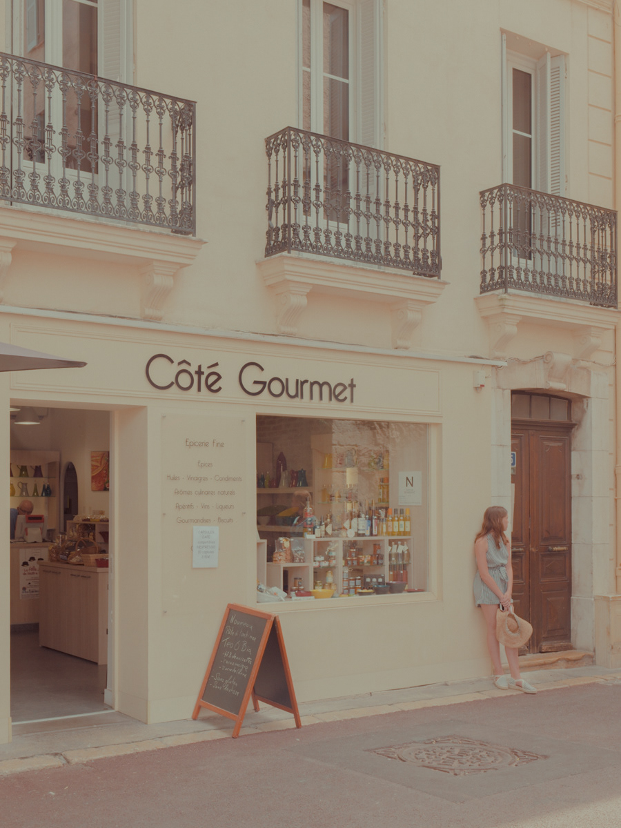 法国安提布斯的童年色彩-7