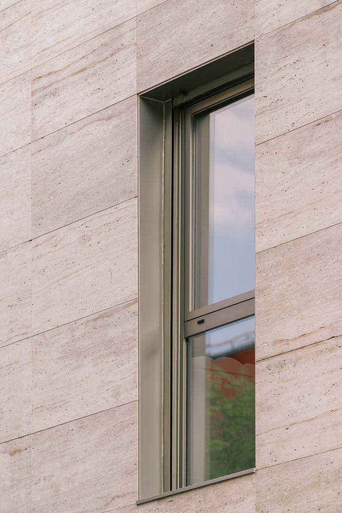 马德里锯齿形屋顶住宅-27