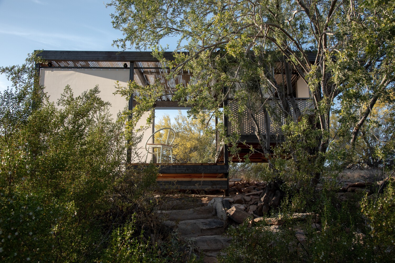 悬浮沙漠的灵动居所·泰勒·博德的“The Loft”丨美国丨Taylor Bode-9