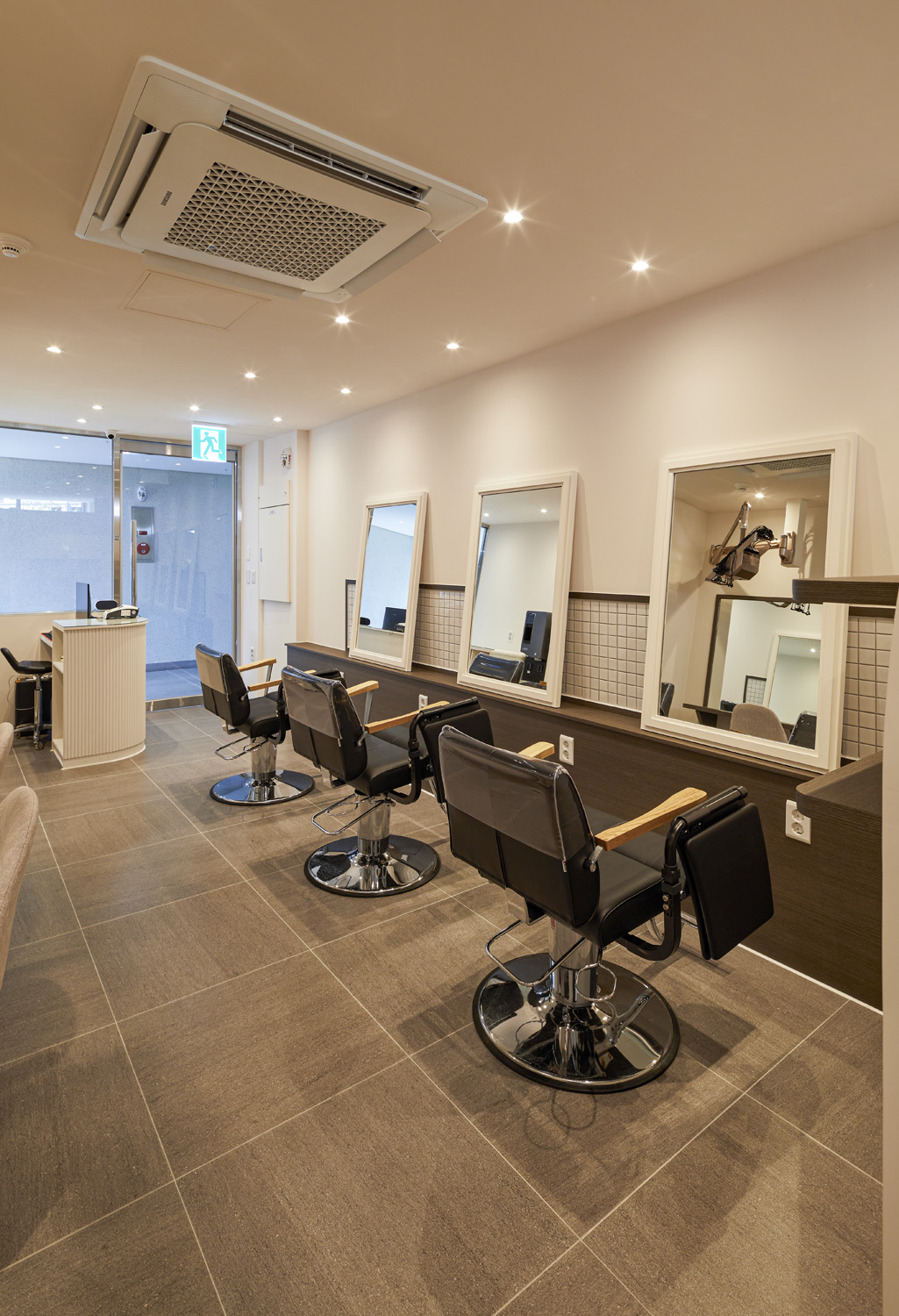 宁静简约的 8 坪美妆空间设计-8