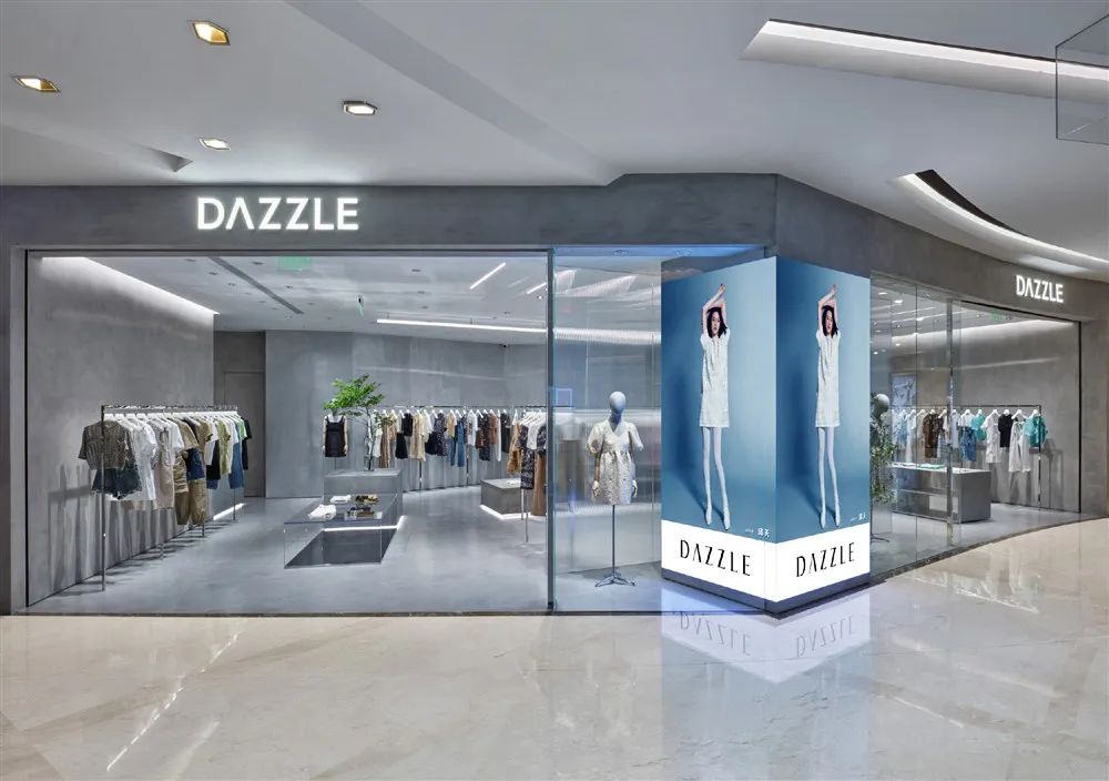 港汇恒隆全新 DAZZLE 女装店设计丨中国上海-0