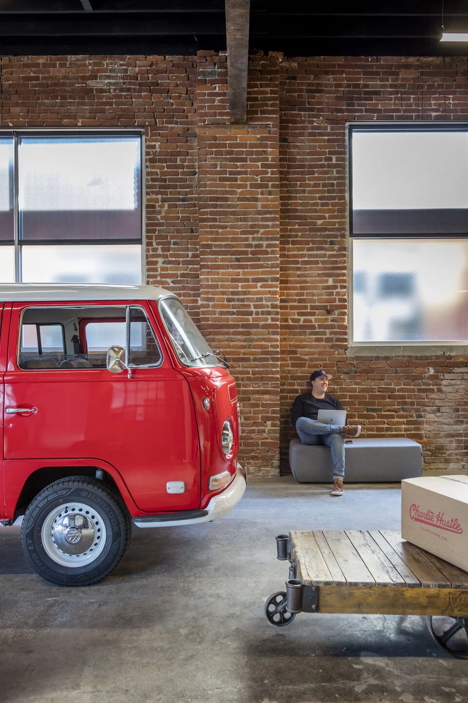 Charlie Hustle 总部丨美国堪萨斯城丨KEM STUDIO-5