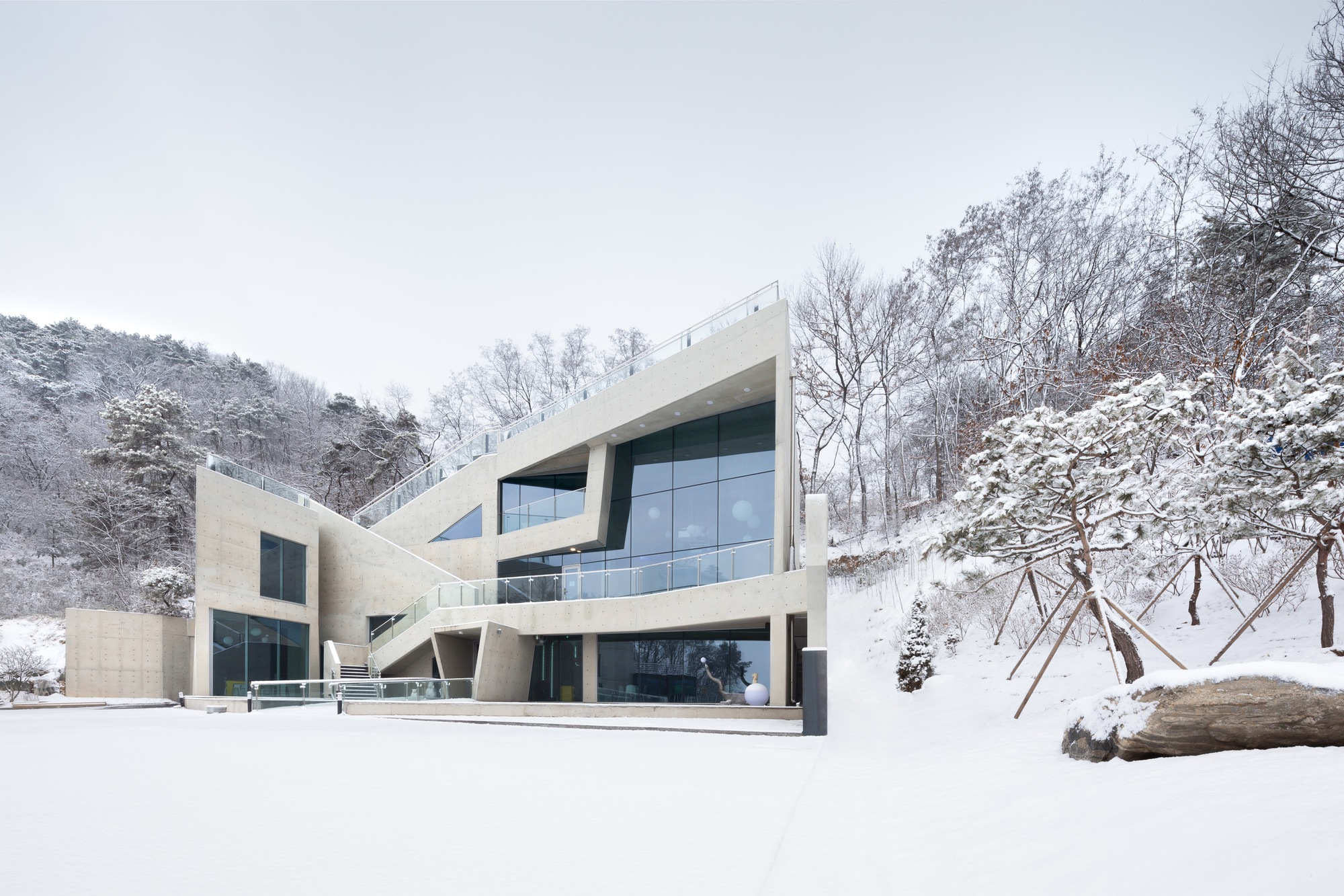 Cormeum Café and Neighborhood Facility / KARO Architekten-30