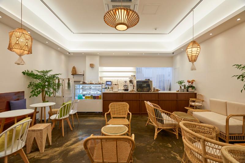 20 平米温馨双色咖啡厅-5