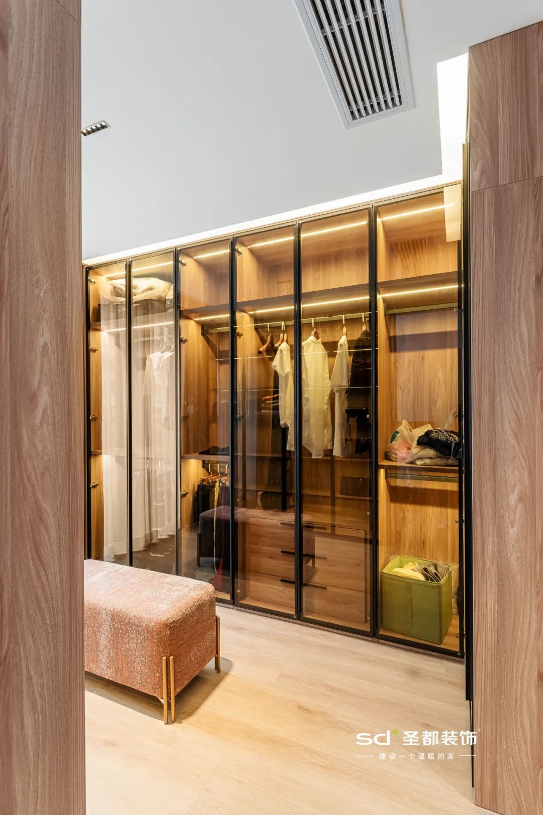 现代简约风家居,主卧占⅓太享受,神仙衣帽间心动 100%!-51