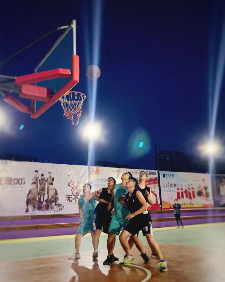 街头篮球赛激情对决,室内设计展现运动魅力-117
