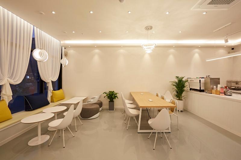 十五平米简约咖啡厅，点睛之笔的色彩设计-5