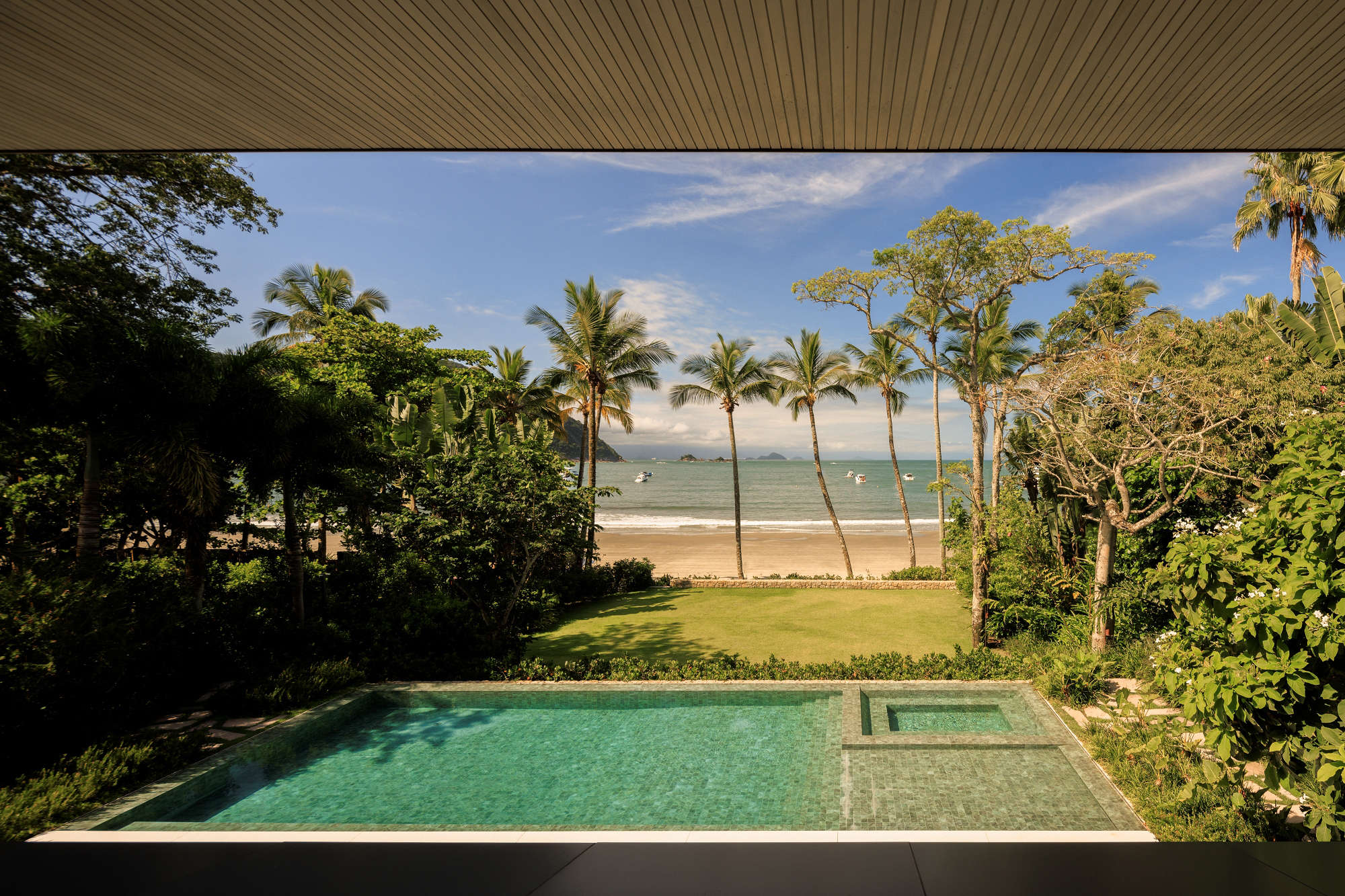 若JO是名字的缩写或者特定名称等保持原样：JO住所
若JO没有特殊意义，可意译为：住宅JO （不过这种说法一般是基于JO有特定指代前提，不然与住宅语义搭配会稍显突兀，最推荐情况一是JO有特定含义时的翻译） 丨巴西圣保罗-67