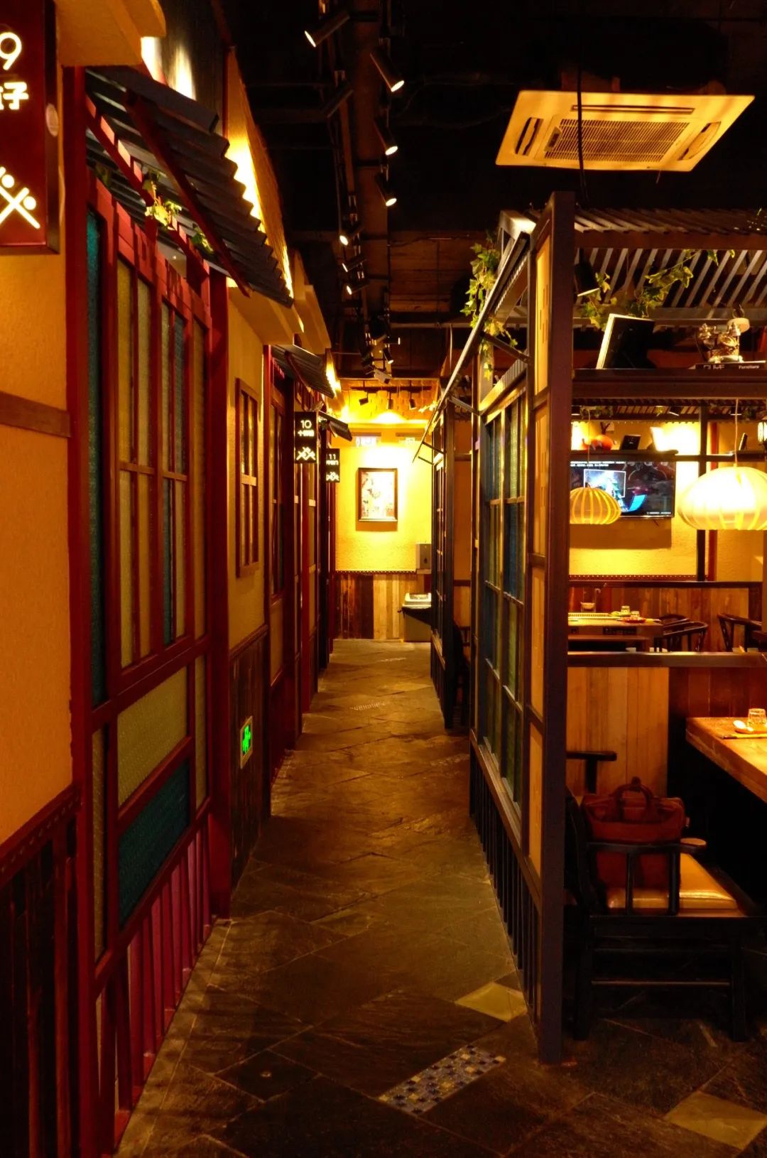 钱磊 | 餐饮空间不止餐饮，五光十色的视觉盛宴-36