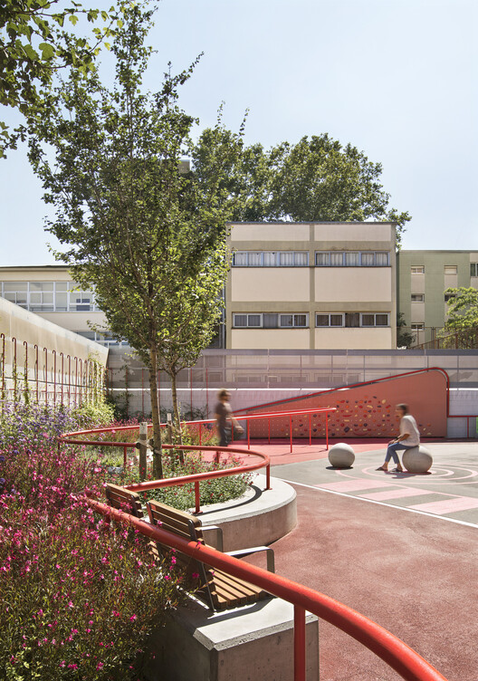 西班牙巴塞罗那 La Pau 学校广场丨Leku Studio-10