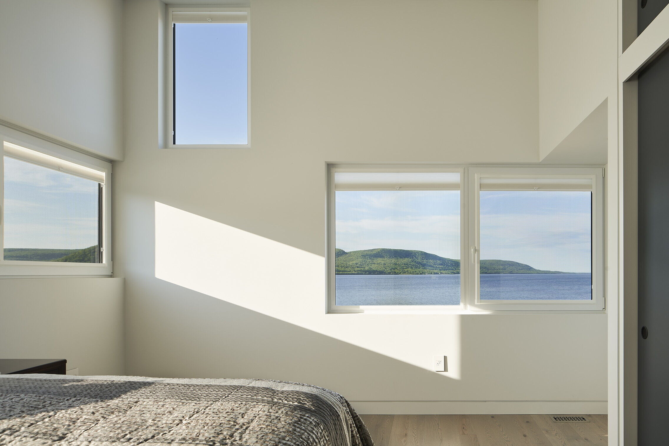 北美“里约热内卢”湖畔的绿色诗意居所-23