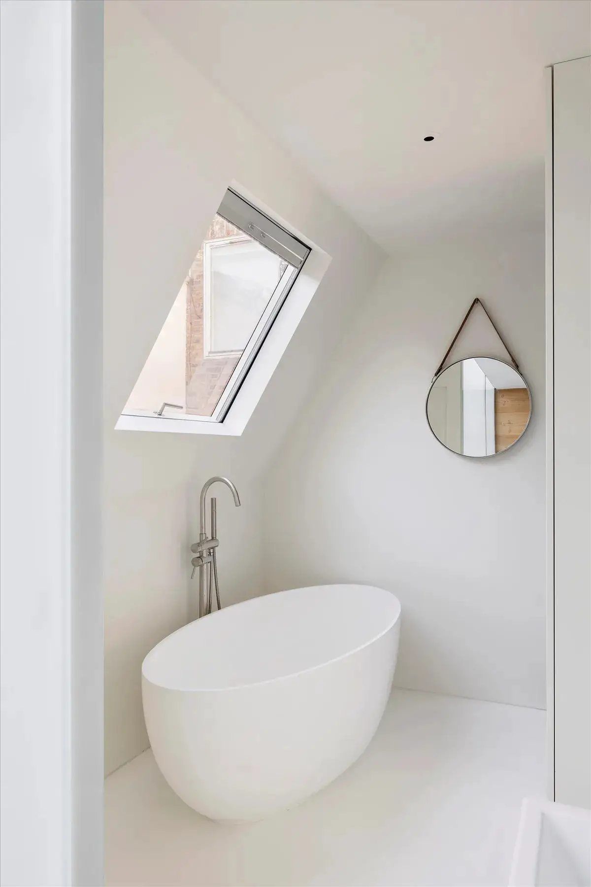 伦敦经典黑色砖石别墅 | 浪漫电影般的家庭空间-11