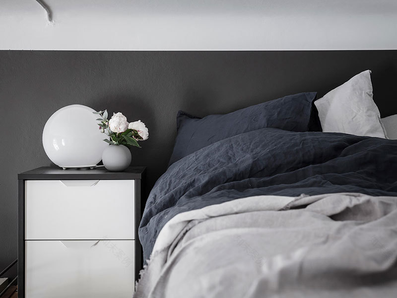 瑞典 30 平米精致公寓,高天花与拱窗打造宽敞空间-16