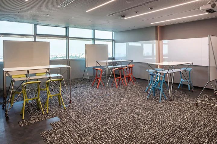 SAP 土耳其总部办公设计 | 优雅高级灰调、工作生活相融合-30