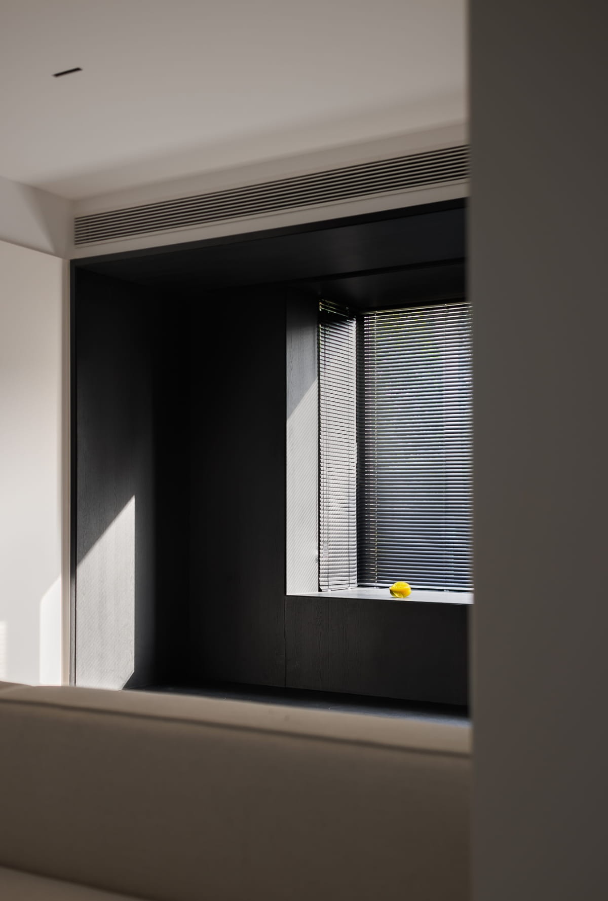 剥离繁杂,黑白描绘生活的纯粹与本真丨赫设计-23