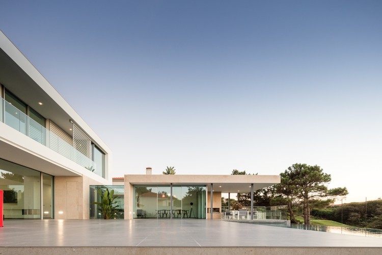 葡萄牙奥比多斯“绿意盎然”现代别墅-37