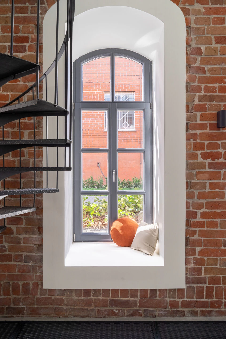 俄罗斯河港历史电站变身办公室丨俄罗斯秋明丨Brusnika Company-30