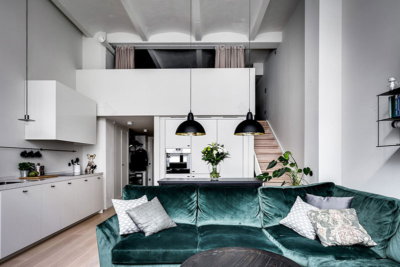 斯堪的纳维亚风格阁楼公寓,绿色沙发点亮百年无线电工厂-6