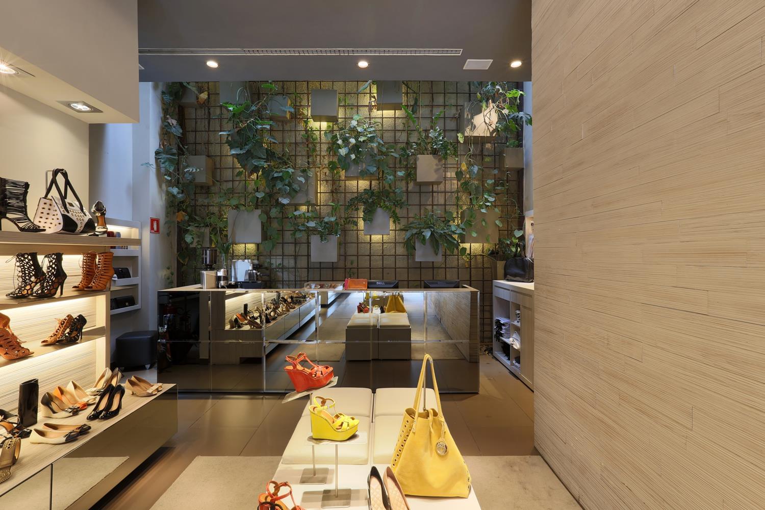 巴西圣保罗 My Shoes 商店,垂直花园与经济可持续设计-4