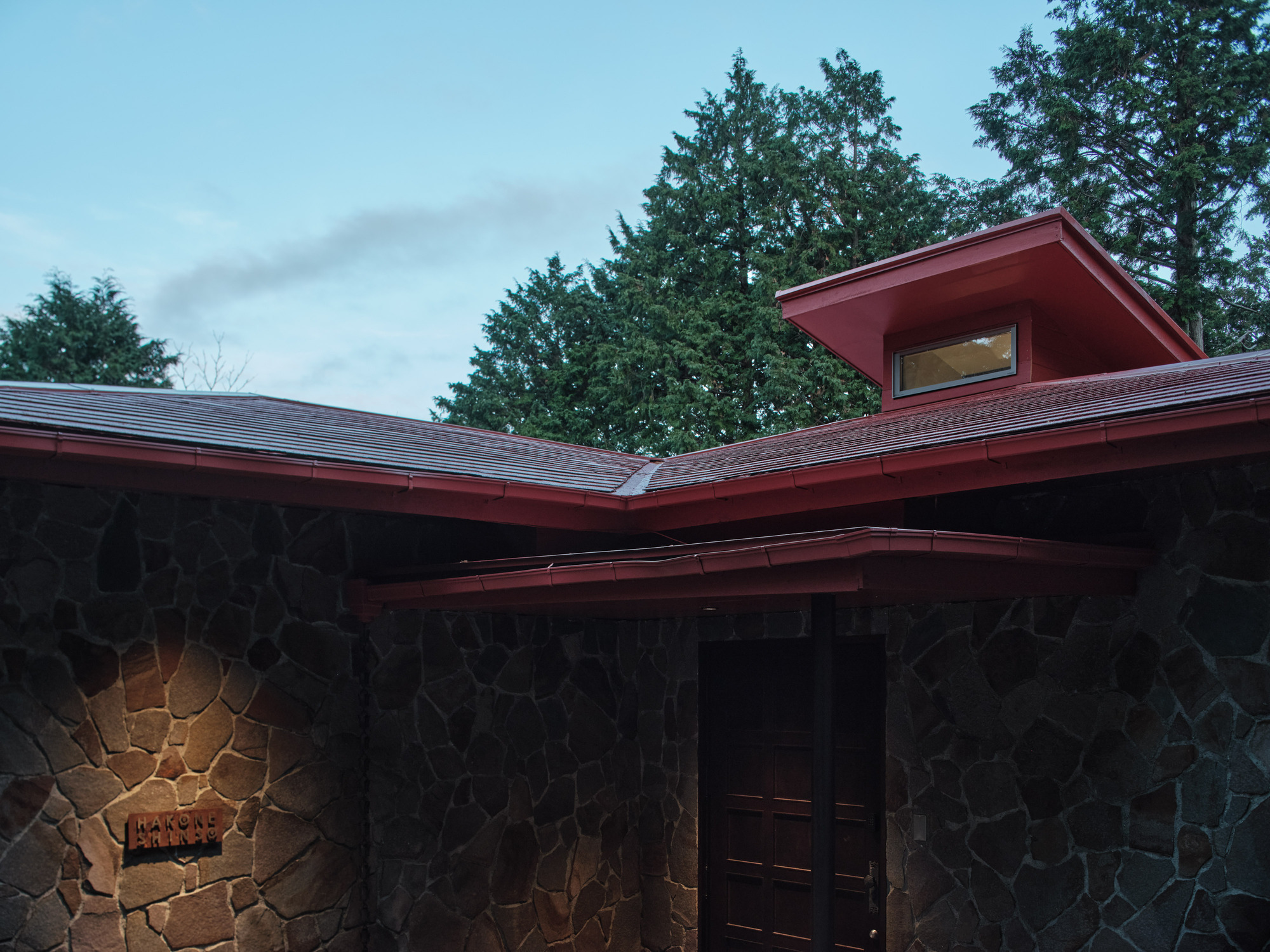 二之平的缘侧（注：缘侧是日本传统建筑中房屋与庭院之间有屋檐的走廊空间） 丨日本神奈川丨HAMS and,Studio-42