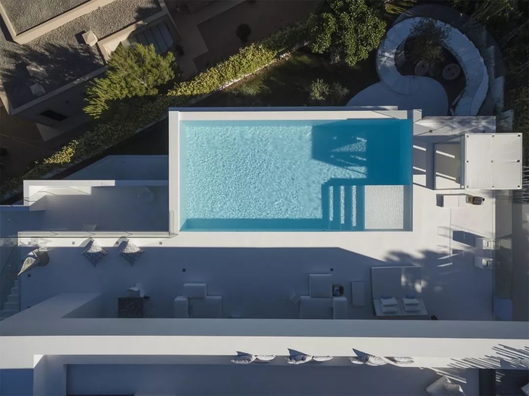 地中海风情的 Villa Mediterraneo | 几何结构与自然景观的完美融合-8