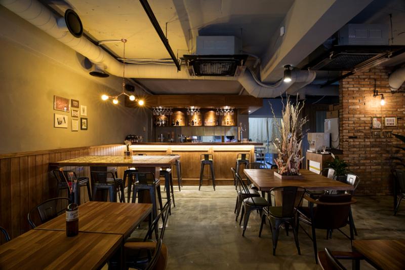 照明营造氛围的空灵咖啡厅设计-2