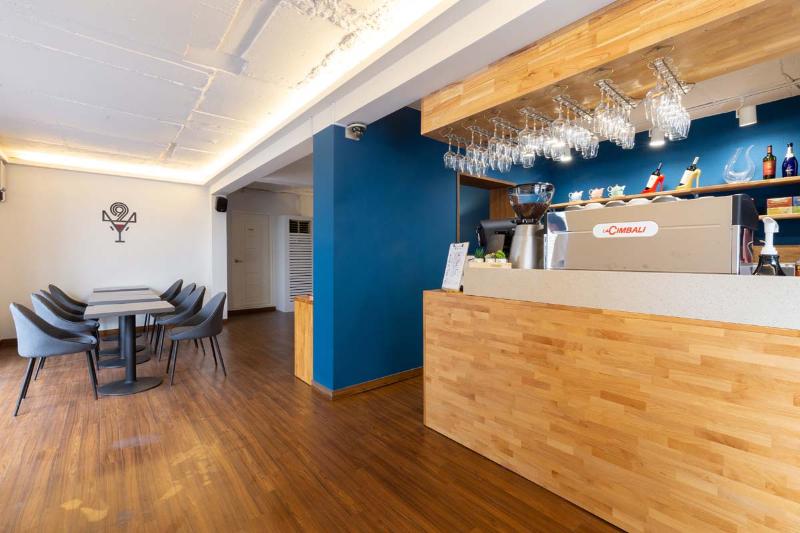 17 坪酒馆改造 | 复古韵味与时尚的完美结合-12