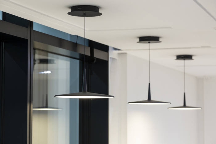 伦敦 Schüco 展示办公空间，极简风格展现高端品质-5